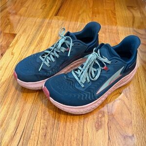 Altra Women's Sneakers - Black and Pink